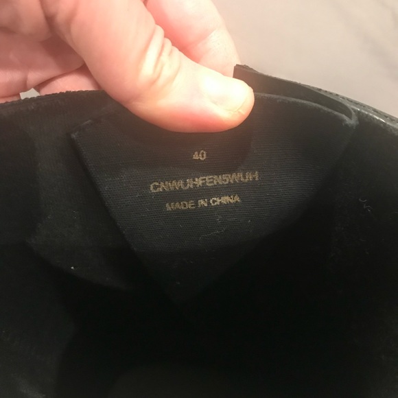 Burberry rain boots size 10US/40EU - worn once! - Picture 5 of 7